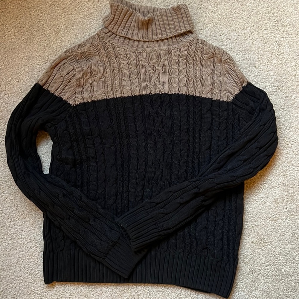 Jeanne Pierre turtle neck cable knit sweater. S